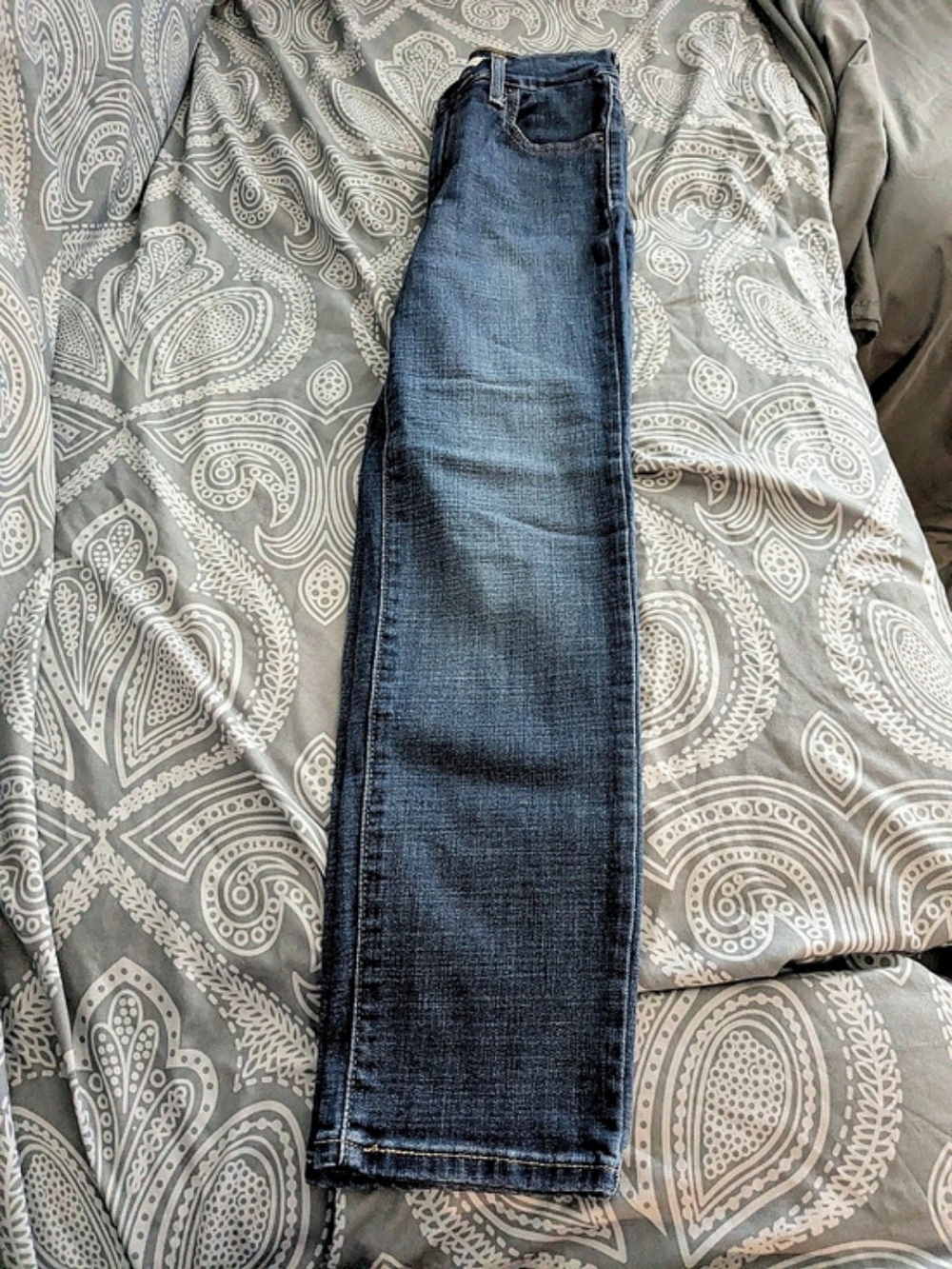 Levi's 724 High Rise Straight High Rise Straight Jeans in Blue Waist 26